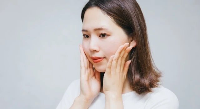 顔のむくみのイメージ画像