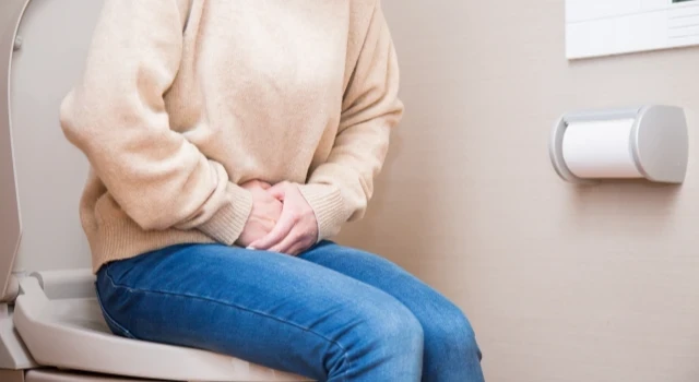残尿感を感じている女性のイメージ