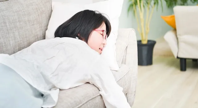 不眠で疲れている女性